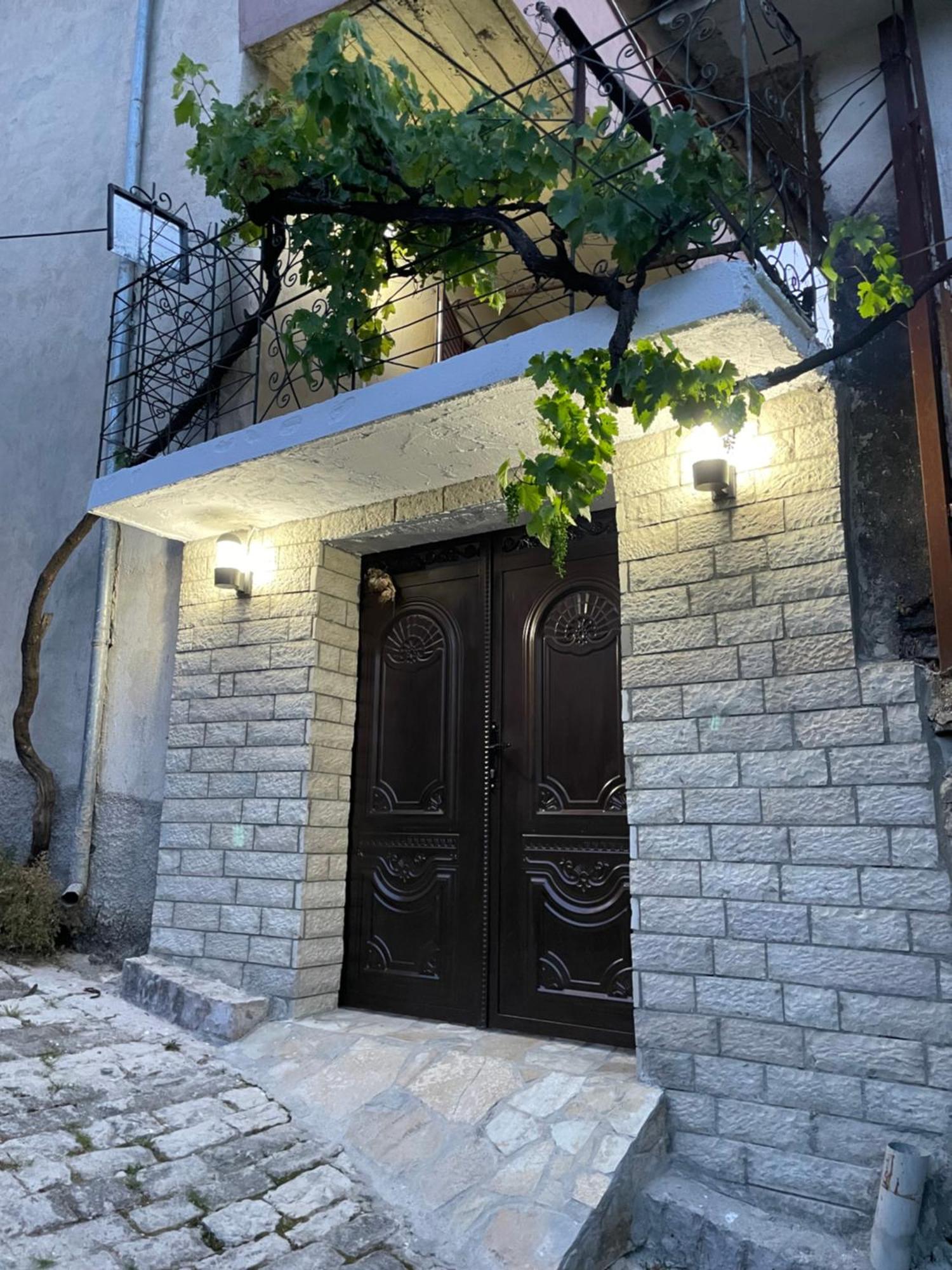 Luigi Guest House Gjirokastër Eksteriør bilde