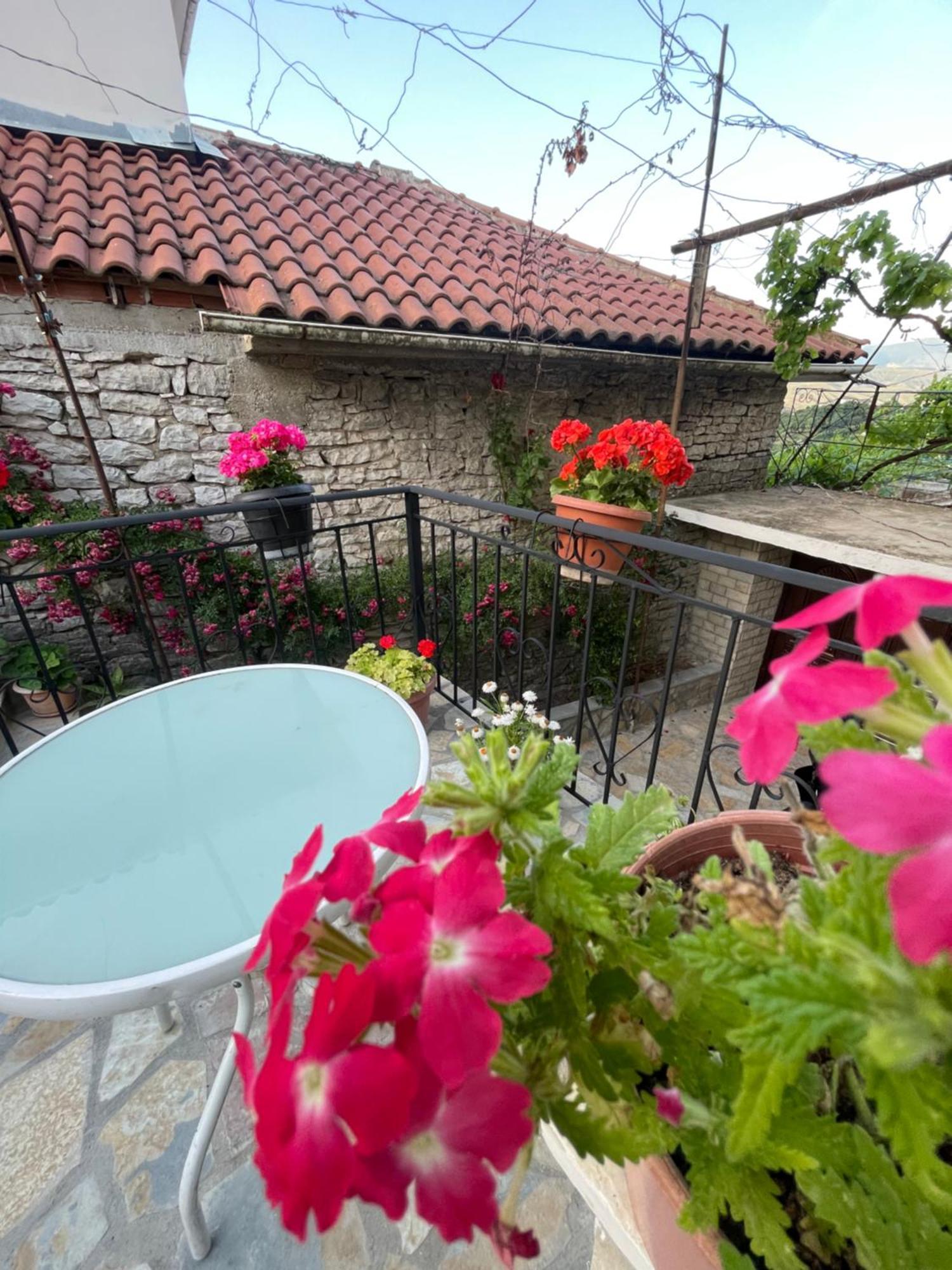 Luigi Guest House Gjirokastër Eksteriør bilde