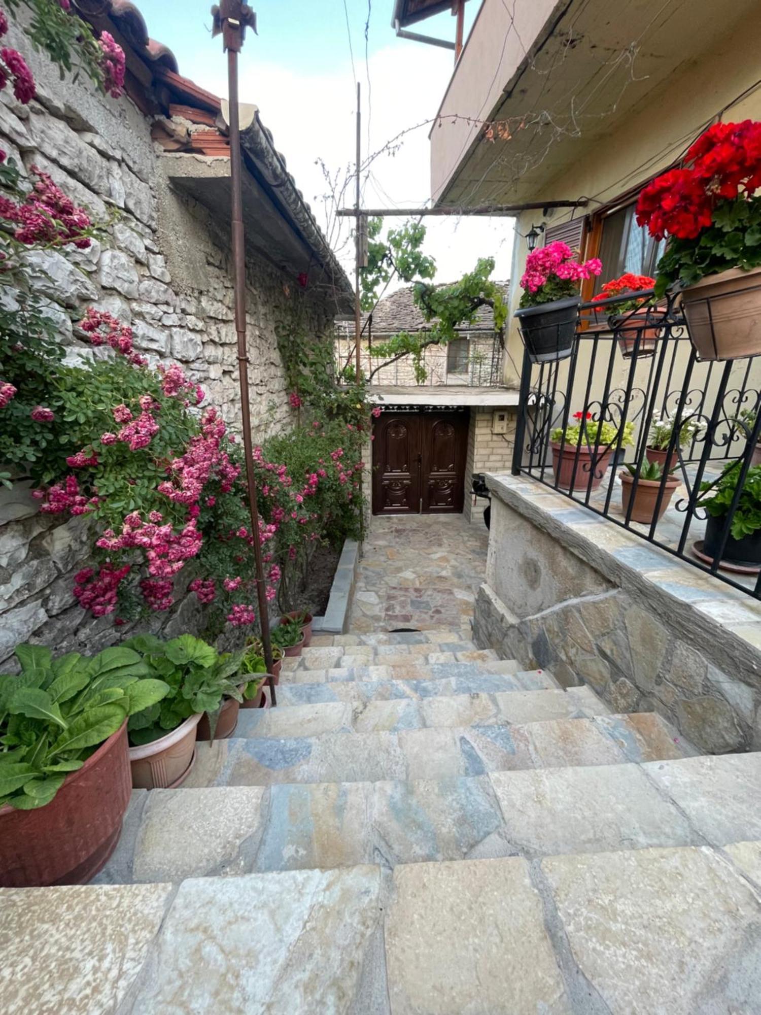 Luigi Guest House Gjirokastër Eksteriør bilde